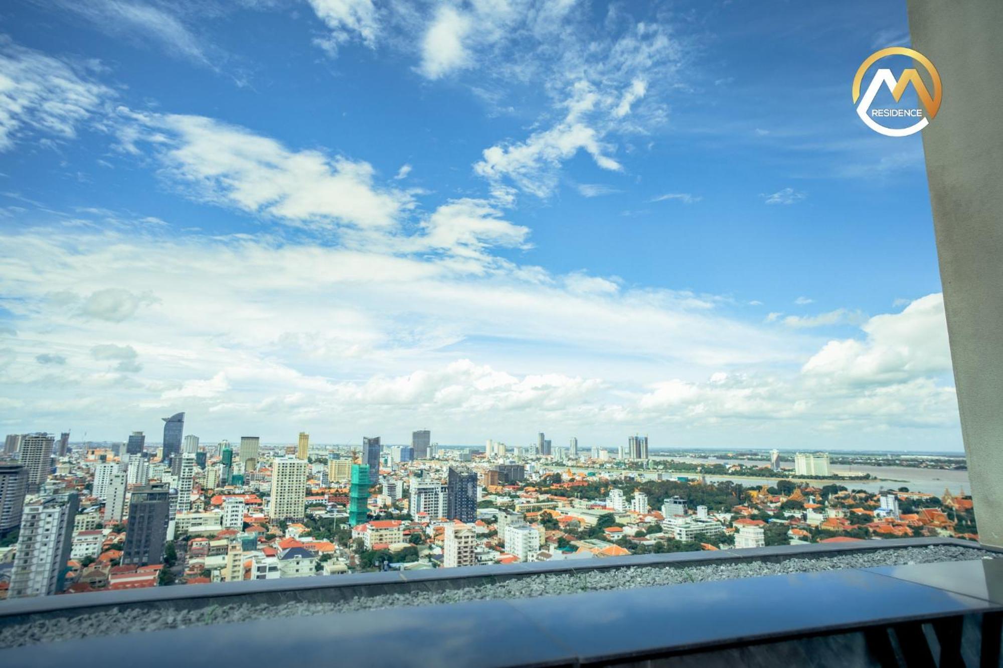 Infinity Pool Hotel Phnom Penh Down To 24 Usd In M Residence Buitenkant foto