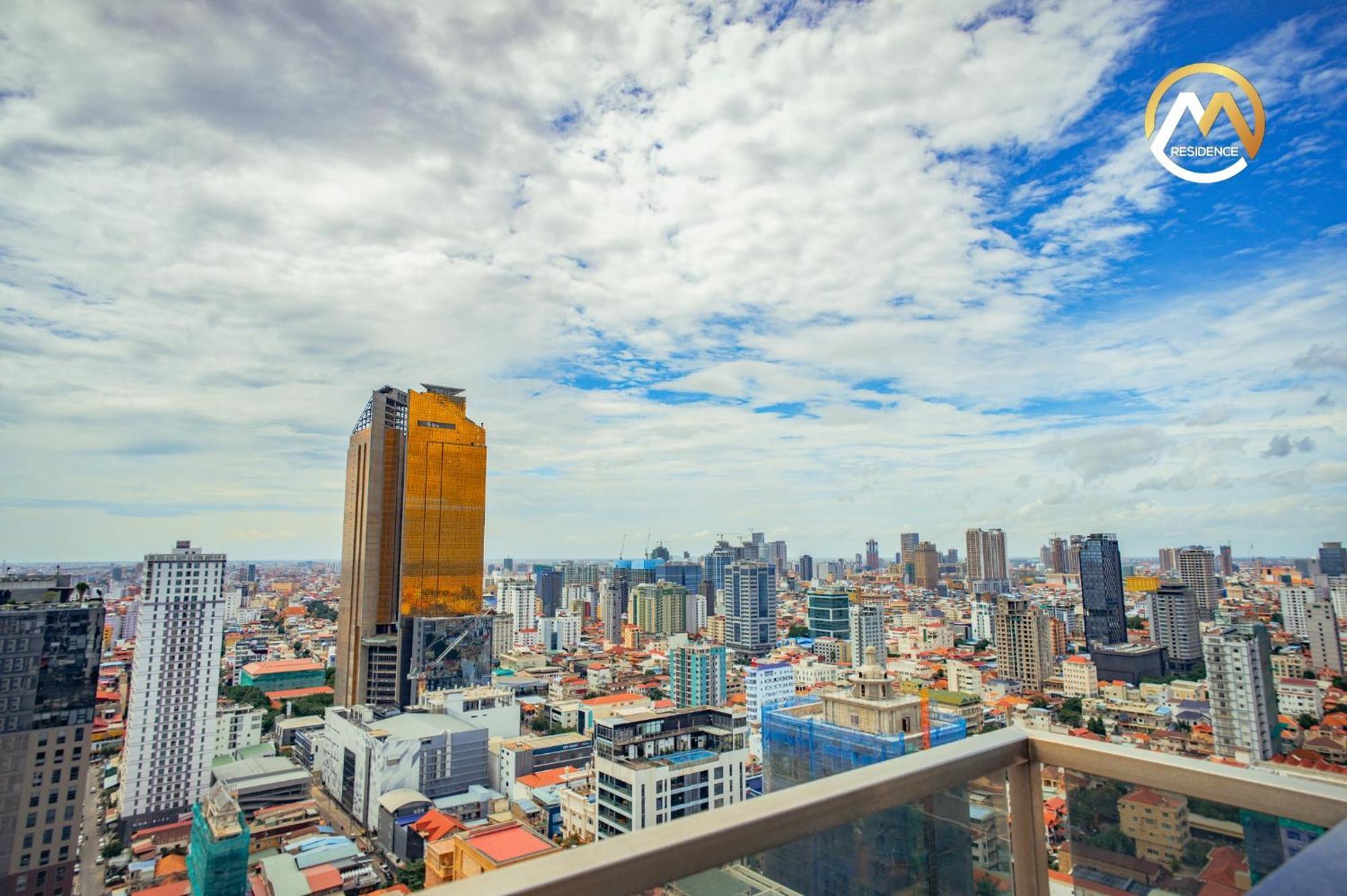 Infinity Pool Hotel Phnom Penh Down To 24 Usd In M Residence Buitenkant foto