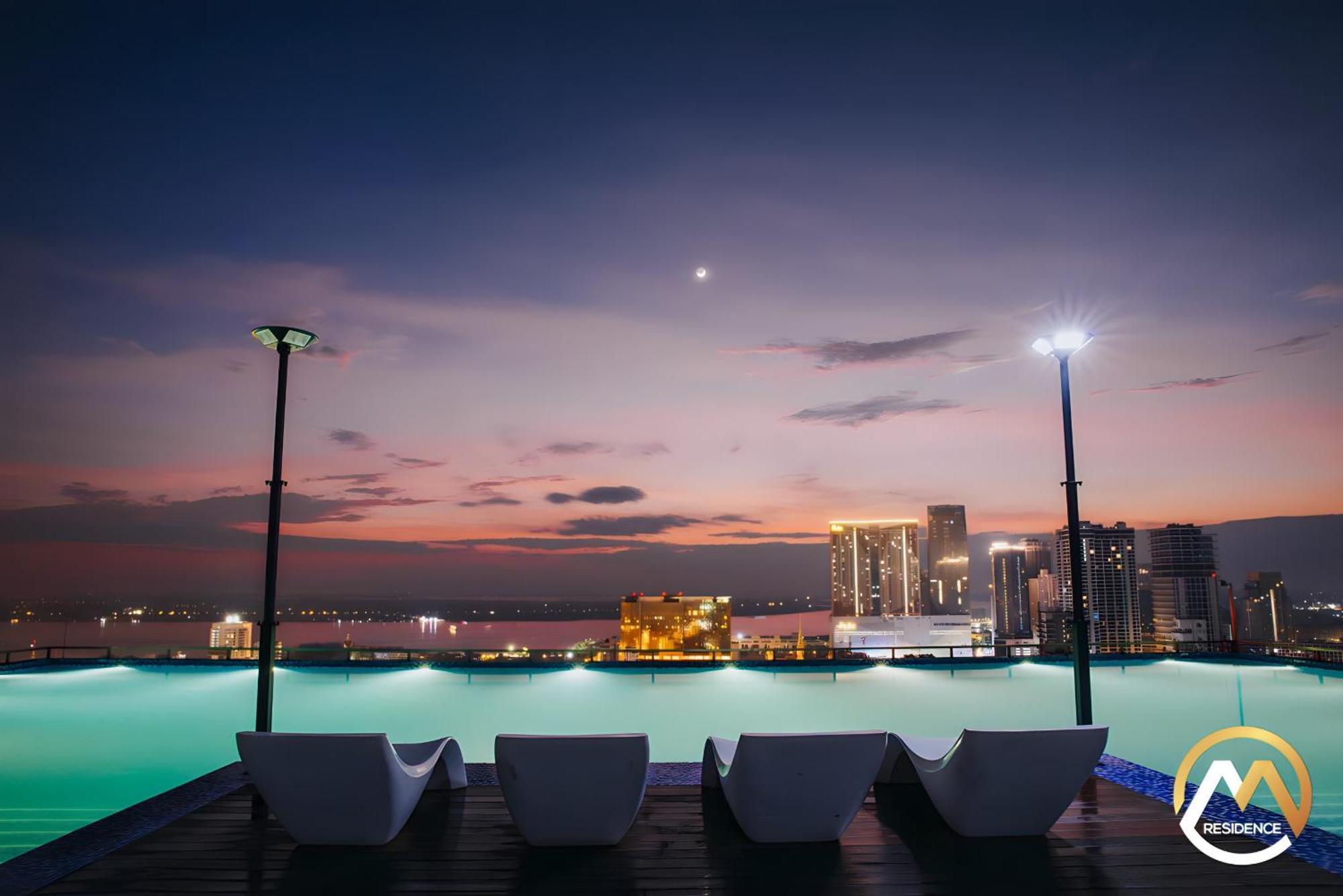 Infinity Pool Hotel Phnom Penh Down To 24 Usd In M Residence Buitenkant foto