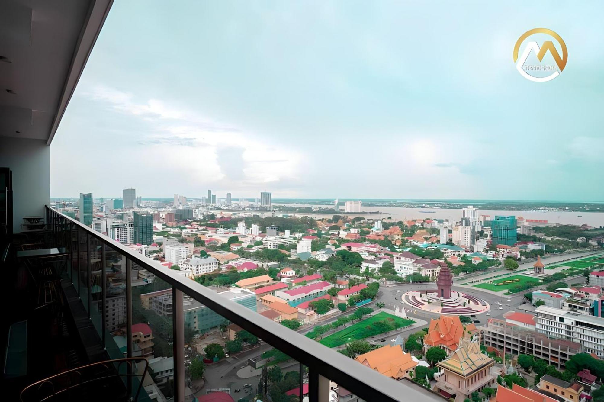 Infinity Pool Hotel Phnom Penh Down To 24 Usd In M Residence Buitenkant foto